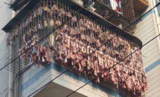 Illustration for article titled You Don't Want To Live Next to China's "Bacon Apartment"